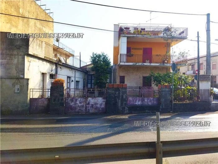 Casa con 6 locali in vendita in Giarre