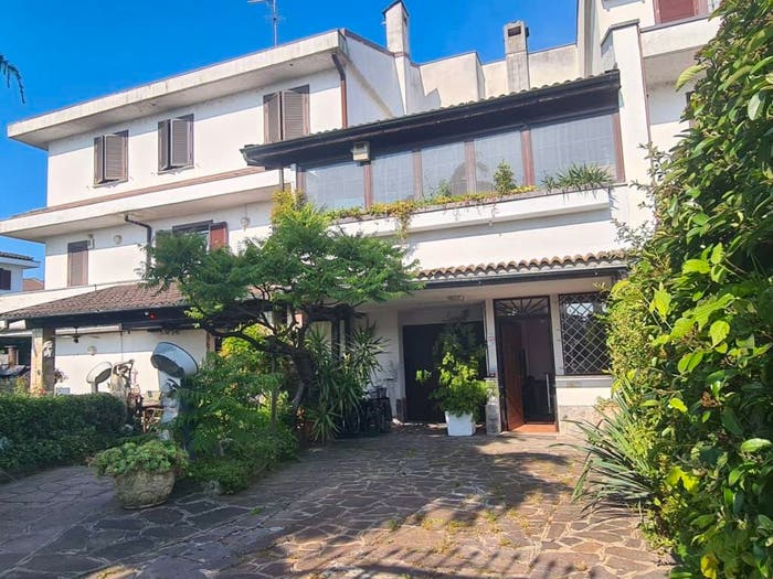 Casa con 6 locali in vendita in Via Fratelli Cervi, Vigano, Gaggiano