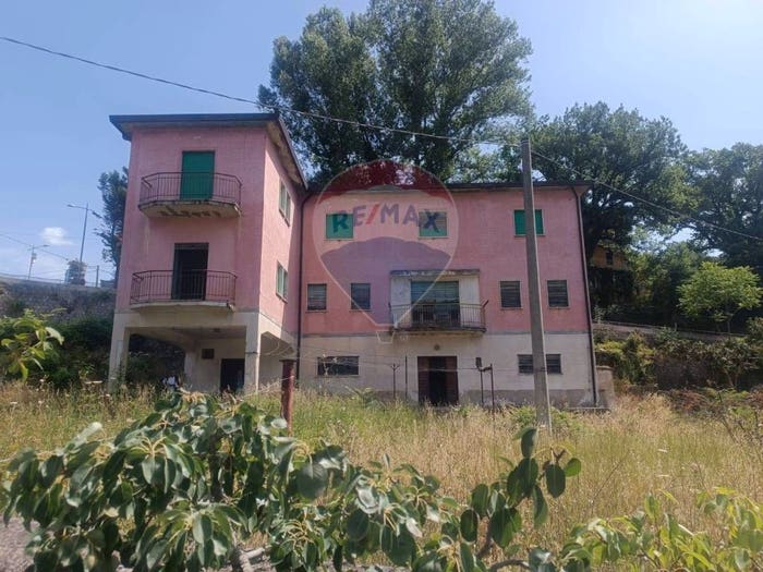 Appartamento con 6 locali in vendita in Via Muraglione A, Pertosa