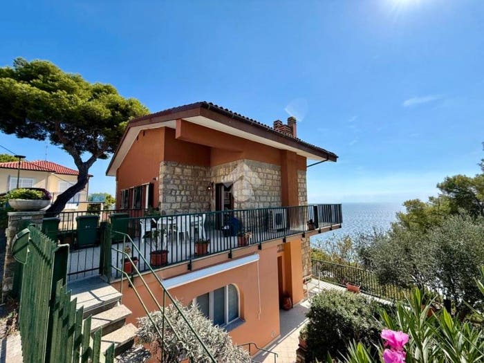 Casa con 5 locali in vendita in Via Orizzonte, Marina Di Andora, Andora