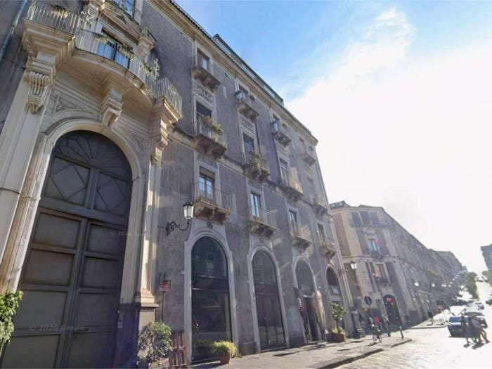 Appartamento con 5 locali in vendita in Via Antonino di Sangiuliano, Centro Storico, Catania
