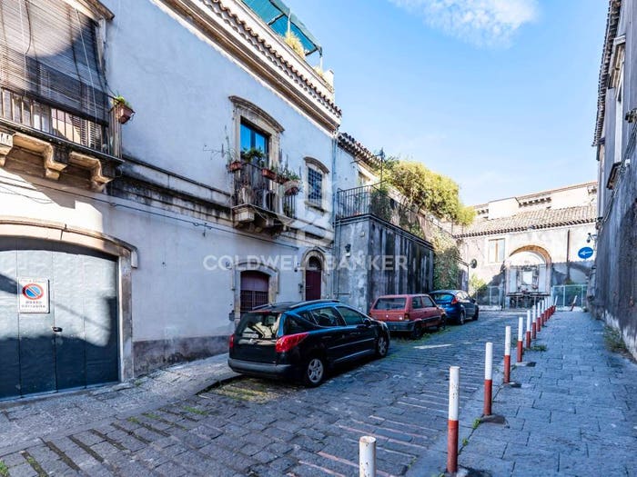 Casa con 6 locali in vendita in Via Santa Barbara, Centro Storico, Catania
