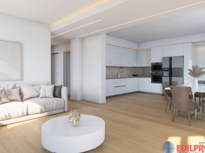 Appartamento quadrilocale in vendita in Via Vittorio Emanuele, Lazzate
