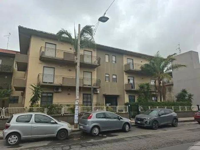Appartamento trilocale in vendita in Via Nazionale, Piano Tavola, Camporotondo Etneo