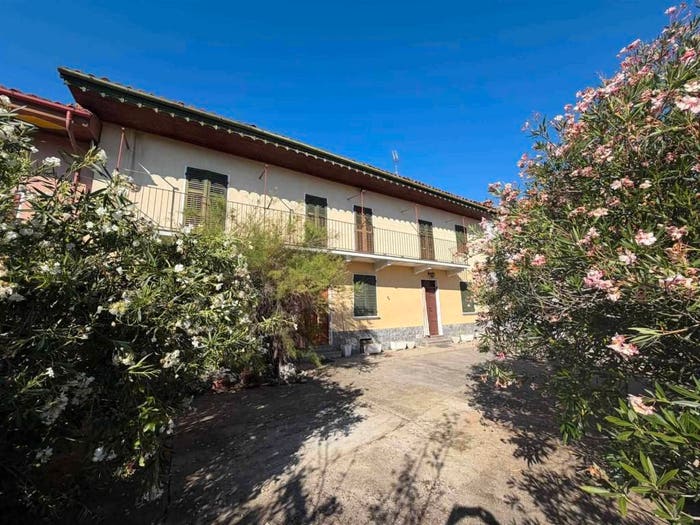 Casa con 5 locali in vendita in Via Marchesi Roero, Cortanze