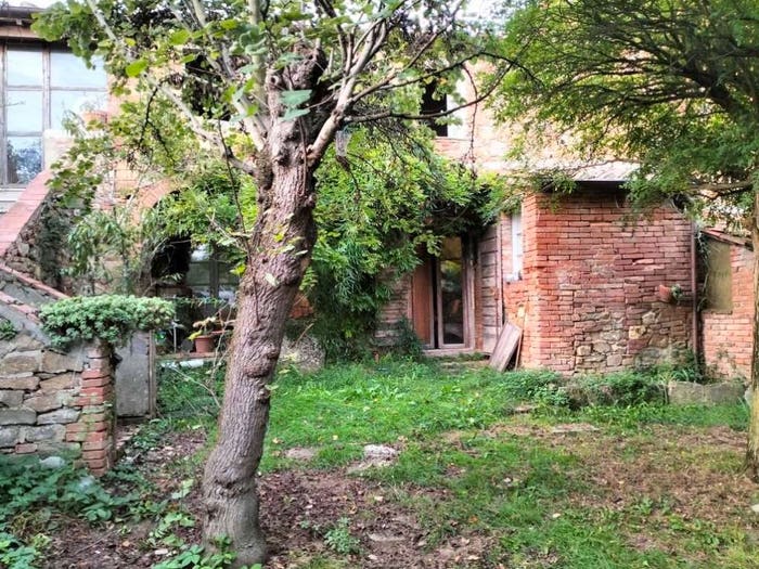 Casa con 6 locali in vendita in Lucignano