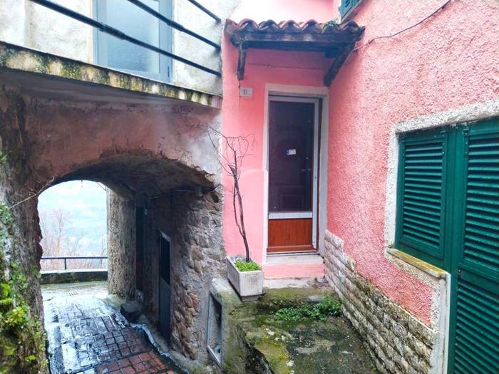 Appartamento trilocale in vendita in Via Castello, Follomonte, Follo