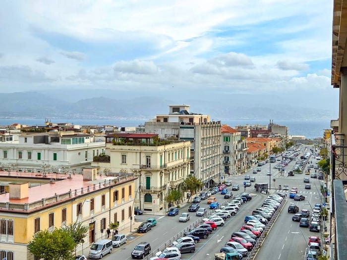 Appartamento con 5 locali in vendita in Viale Europa, Quartiere Lombardo, Messina
