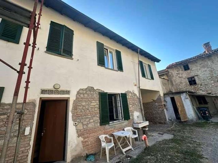 Casa con 6 locali in vendita in Villalvernia