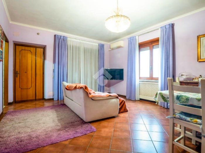 Appartamento trilocale in vendita in Via Fratelli Cairoli, Centro, Mentana