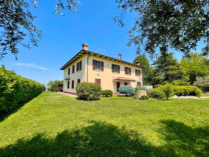 Casa con 6 locali in vendita in Castenaso
