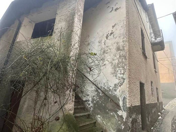 Casa con 6 locali in vendita in Dernice