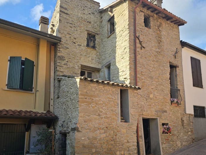 Casa con 6 locali in vendita in Centro, Mercato Saraceno