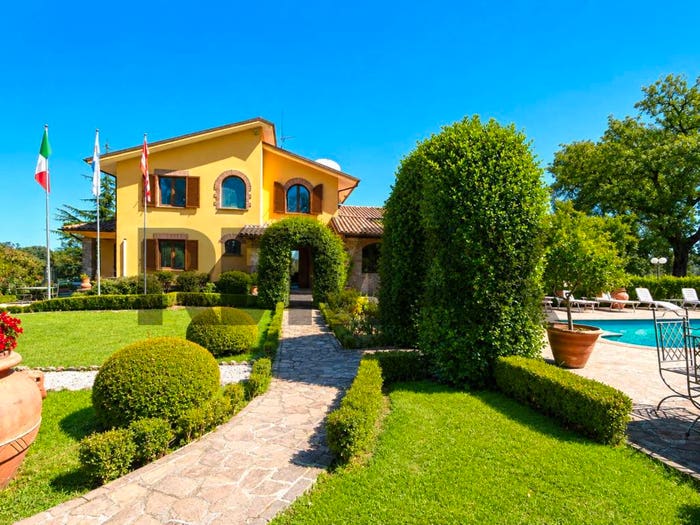 Casa con 6 locali in vendita in Bassano in Teverina