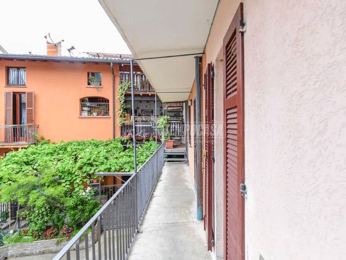 Casa trilocale in vendita in Via Sombico, Canzo