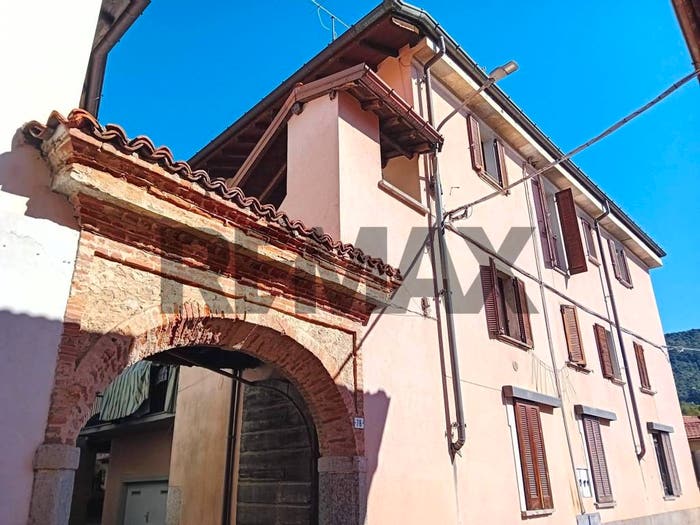 Appartamento trilocale in vendita in VIA LIBERTA', Centro, Casalzuigno