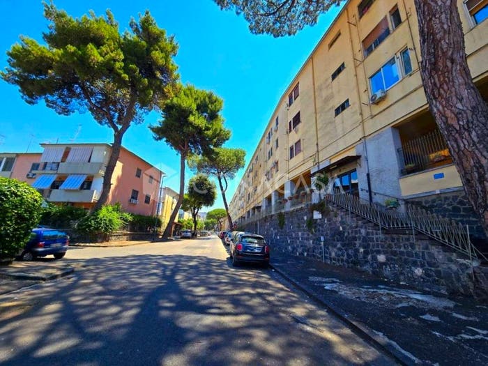 Appartamento trilocale in vendita in Via Nicola e Tullio Porcelli, Fuorigrotta, Napoli