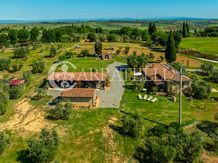 Casa con 5 locali in vendita in Località Podere Riguardone, San Quirico d'Orcia