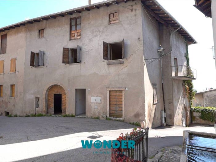 Casa con 6 locali in vendita in Via del Torchio, Castellano, Villa Lagarina
