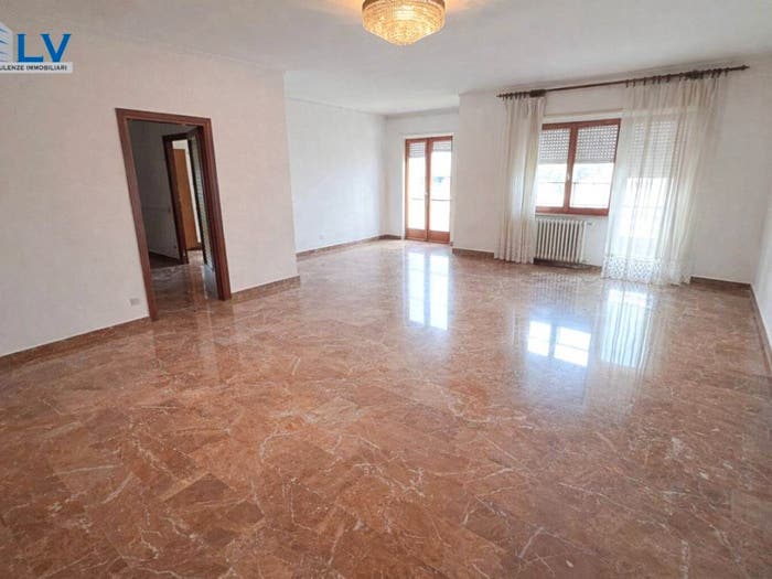 Appartamento con 6 locali in vendita in Via Alessandro Ciamarra, Centro, Frosinone
