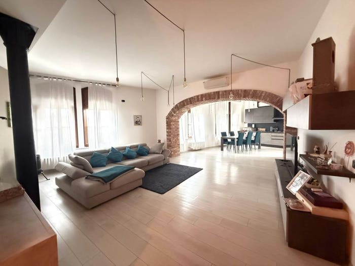 Appartamento con 5 locali in vendita in Via Castelleone, Sant'Ambrogio, Cremona