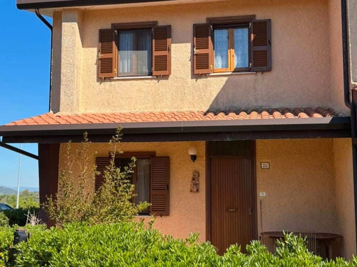 Casa con 6 locali in vendita in Roiate