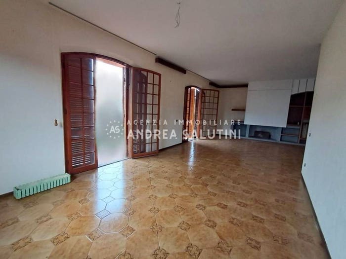 Appartamento con 6 locali in vendita in Via Vecchia delle Vigne, Cascine La Croce, Buti
