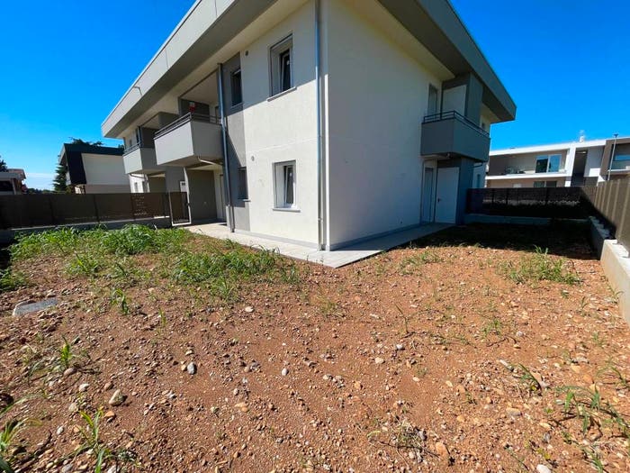 Appartamento trilocale in vendita in Via Santa Chiara, Azzano San Paolo