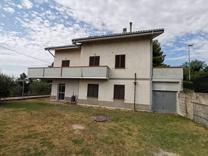 Casa con 6 locali in vendita in Via Passo, Mombaroccio