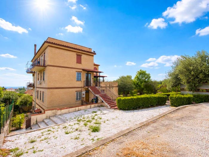 Appartamento quadrilocale in vendita in Nerola