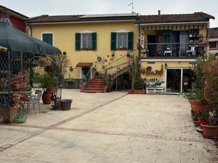 Casa con 6 locali in vendita in Via Regurone Nord, Centro, Brugnato