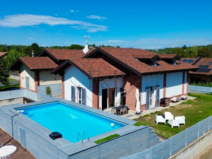 Casa con 6 locali in vendita in Frazione Revignano, Palucco, Asti