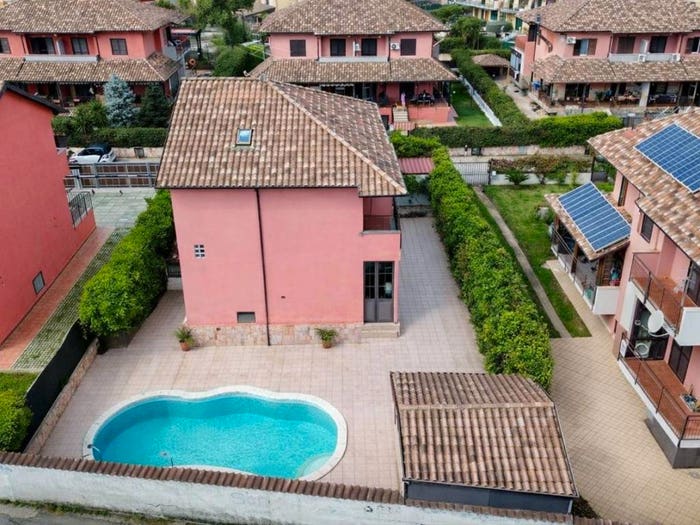 Casa con 6 locali in vendita in Via Ripuaria, Varcaturo, Giugliano in Campania