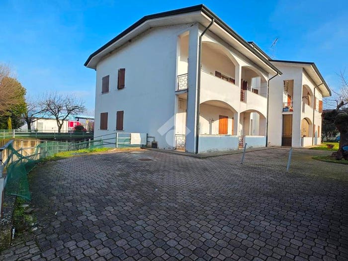 Appartamento quadrilocale in vendita in Via I Maggio, Cerese, Borgo Virgilio