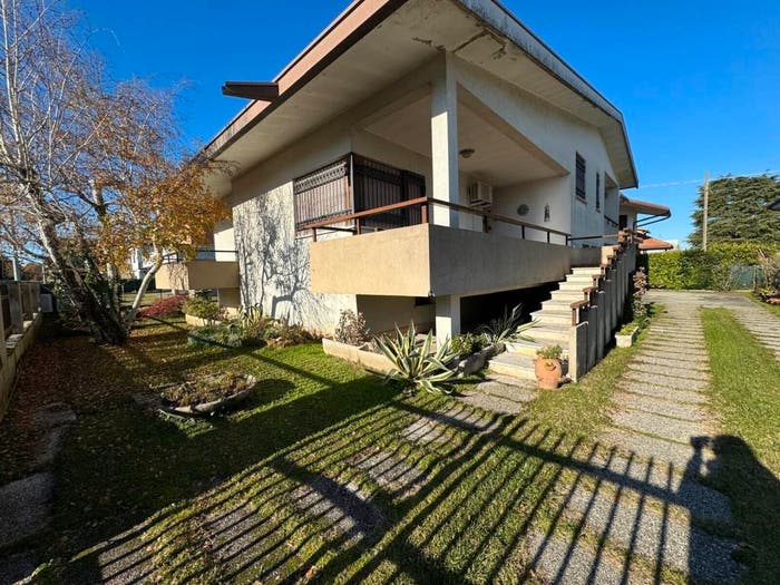 Casa con 6 locali in vendita in Via Lamperthaim, Centro, Adria