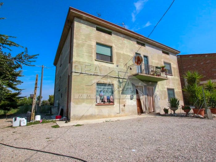Casa con 5 locali in vendita in Via delle Valli, Mirandola