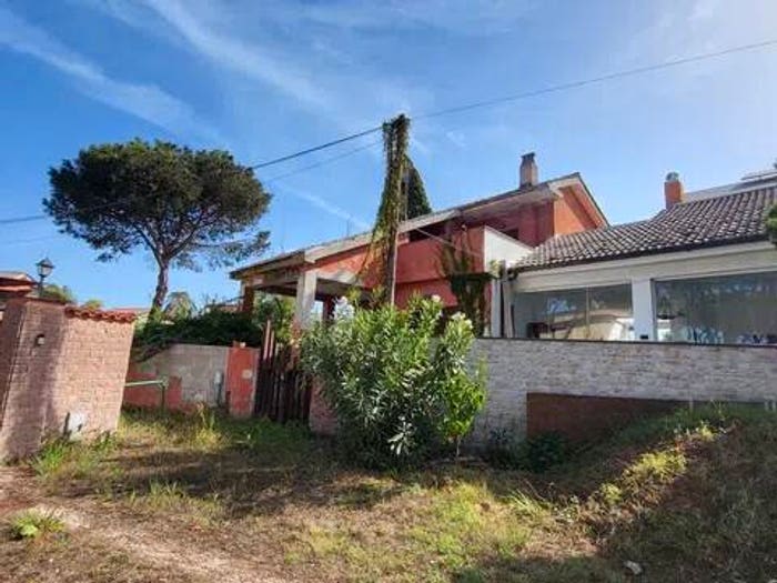 Casa con 6 locali in vendita in Viale Corona Australe SNC, Colle Romito, Ardea