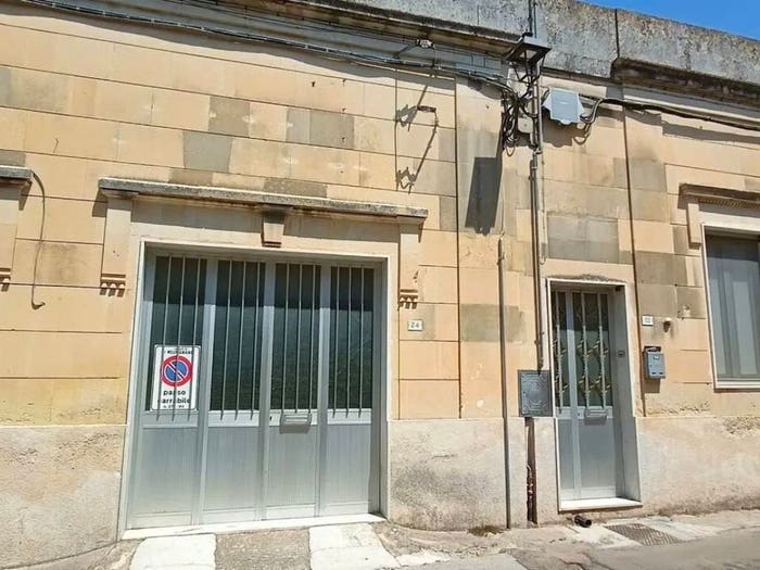 Casa con 6 locali in vendita in Via Tenente Villani, Melpignano