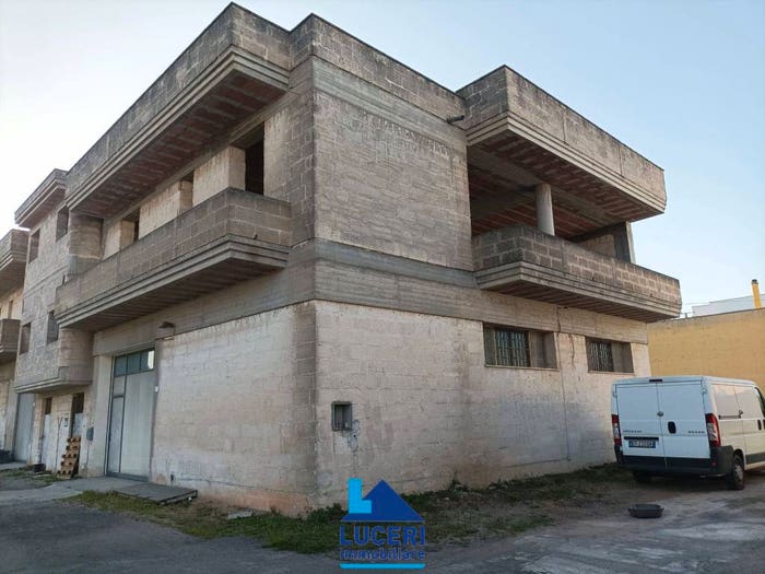 Casa trilocale in vendita in Via Bertolt Brecht, Aradeo
