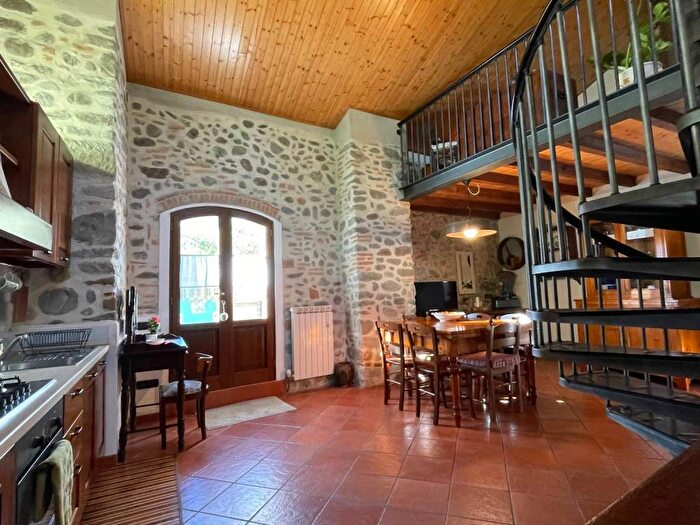Casa con 6 locali in vendita in Via Marlianese, Serravalle Pistoiese