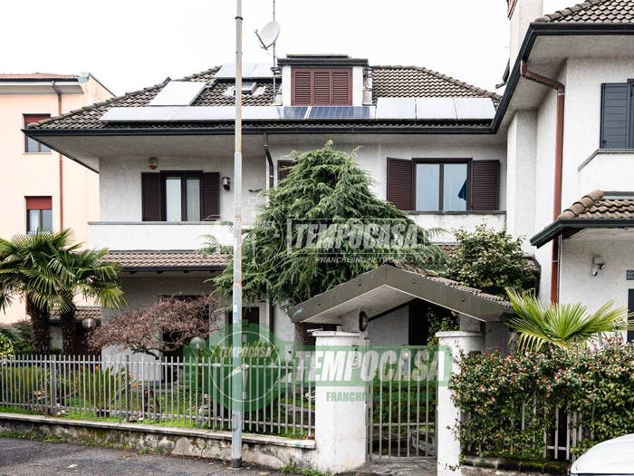 Appartamento trilocale in vendita in Via Don Angelo Corti, Pogliano Milanese