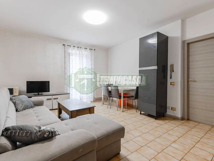 Appartamento trilocale in vendita in Via Cavette, Levate