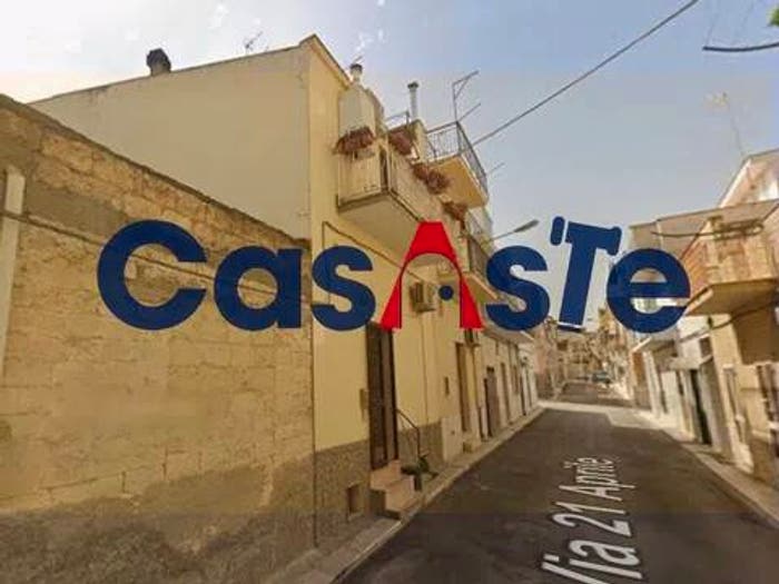 Casa quadrilocale in vendita in Via Aprile, Centro, Canosa di Puglia