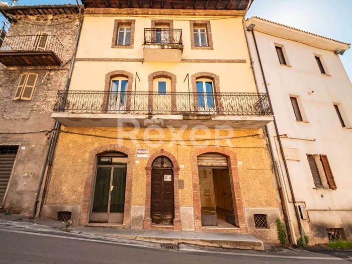Casa con 6 locali in vendita in Via Roma, Centro, Arrone