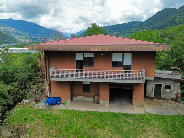 Casa con 6 locali in vendita in Via per Cene, Albino