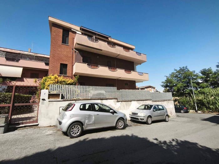 Appartamento quadrilocale in vendita in Via Varzi, Ottavia, Roma