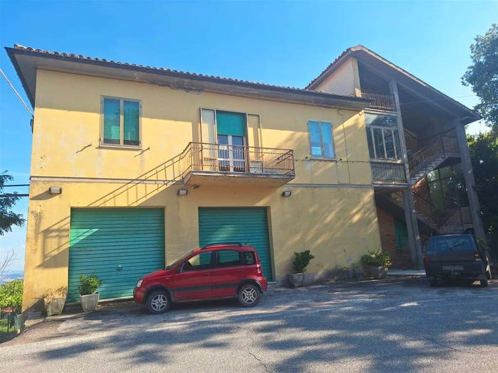 Casa con 6 locali in vendita in San Severino Marche