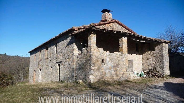 Casa con 6 locali in vendita in Montegabbione