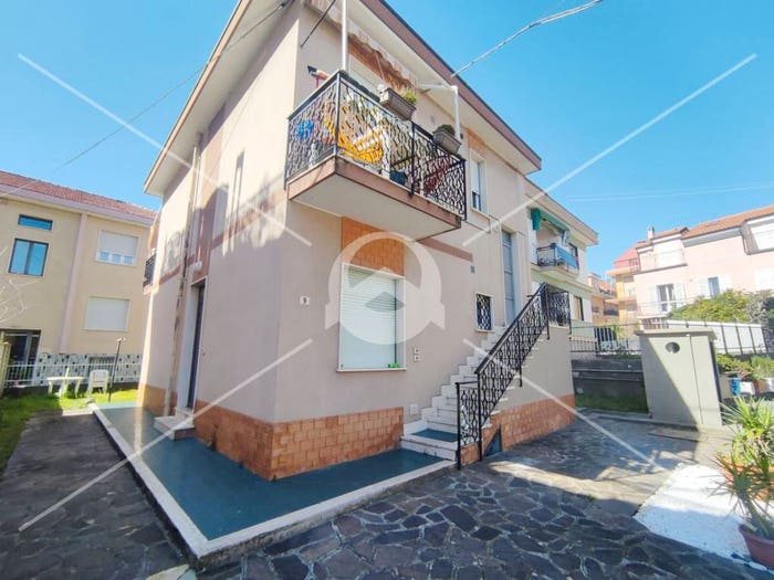 Casa con 6 locali in vendita in Via Tagliamento, Centro, Loano