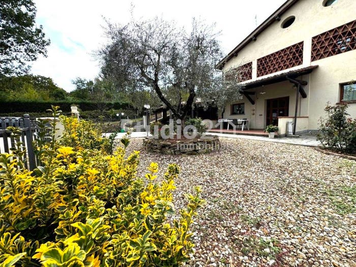 Casa con 6 locali in vendita in via del vecchietto, Castelfranco Piandisco